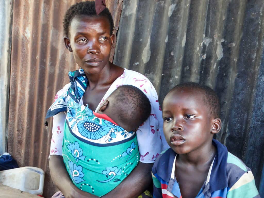 Star of Hope SE Barnens hem har spolats bort! Dafton Daudi med mamma och syskon 1