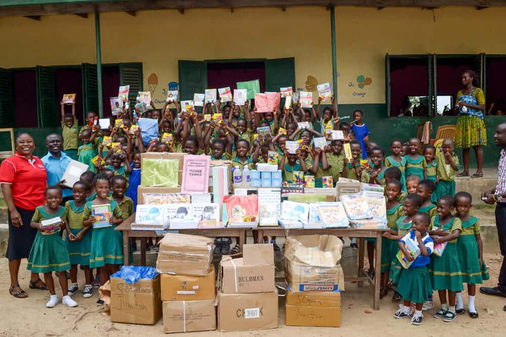Star of Hope Nu räcker skolmaterialet hela läsåret Ghana skolmaterial