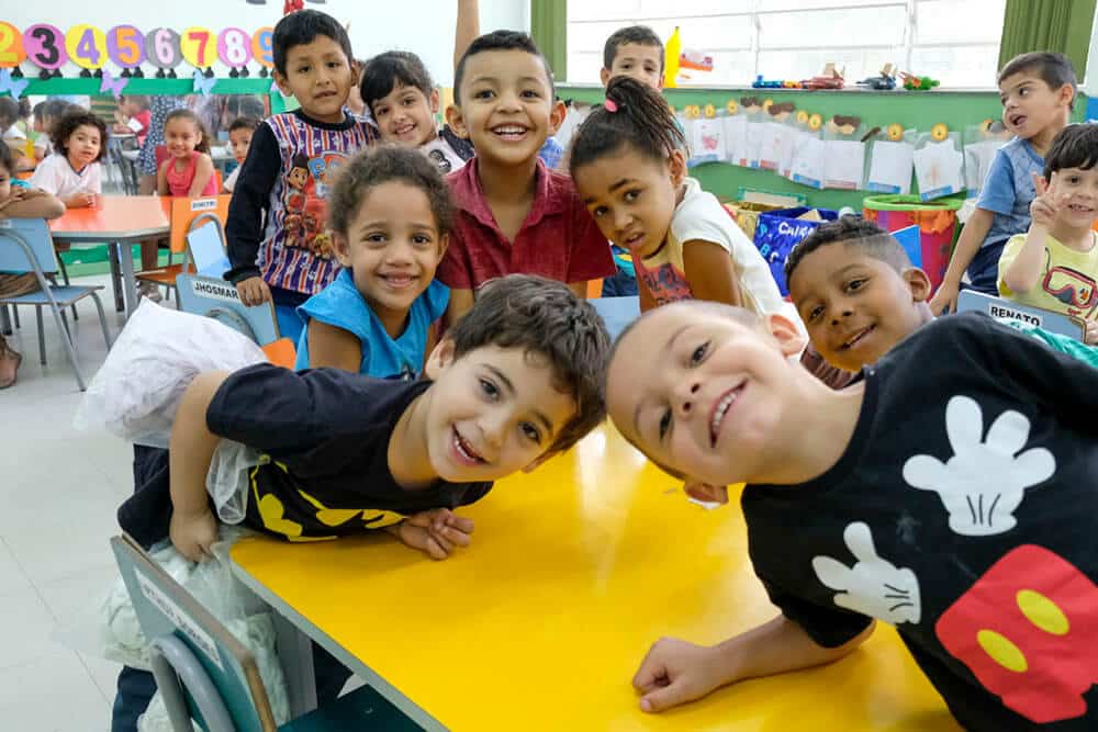 Följ med en dag på förskolan i Sâo Paulo
