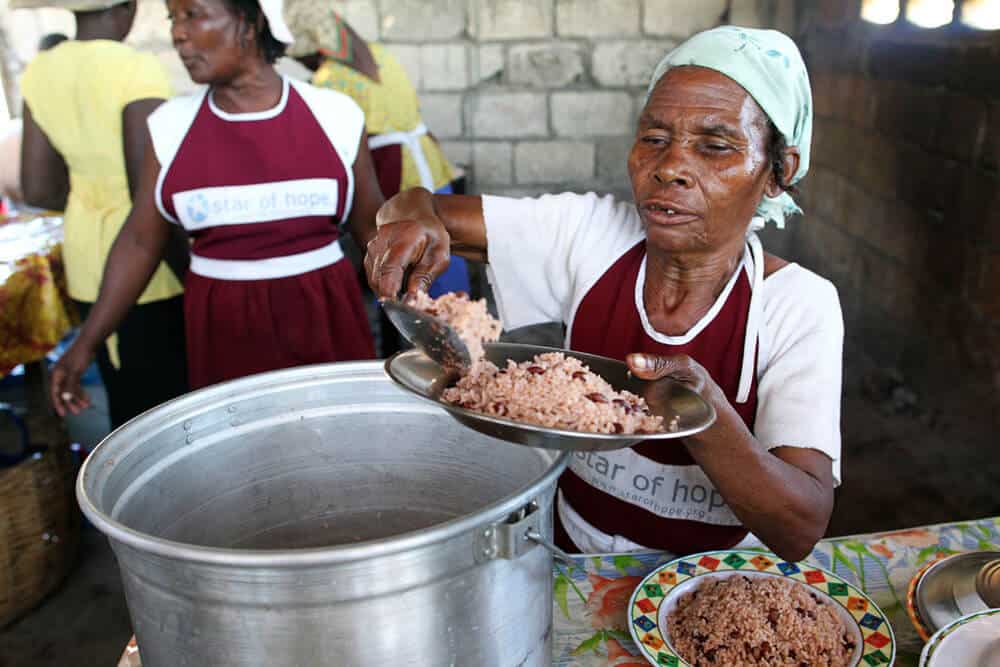 Star of Hope Wooddaina i Haiti food dano