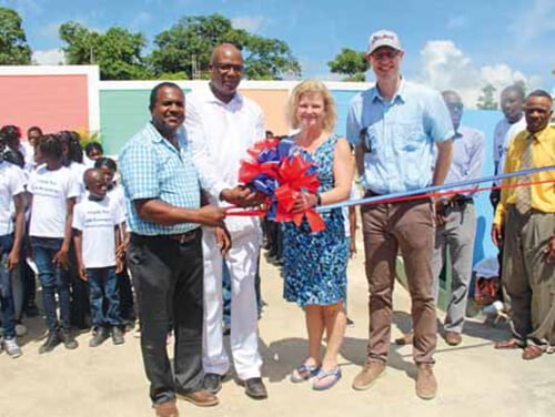 Star of Hope Fotbollsyra på landsbygden invigning fotboll haiti