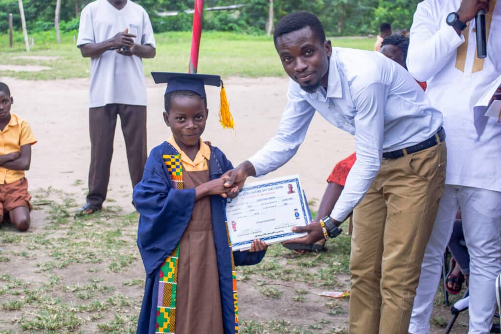 Star of Hope Skolavslutning Ghana akobima Small 4