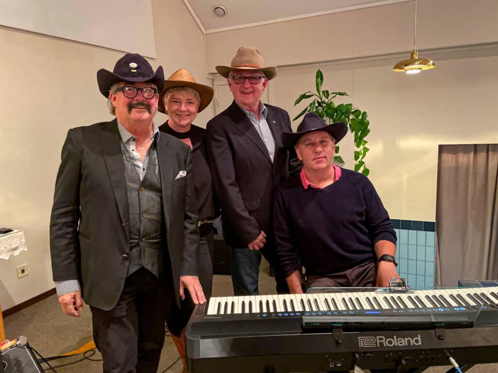 Star of Hope SE Turnén Countrycafé med Gunnar Johansson rullar på! Gunnar 1 1 1