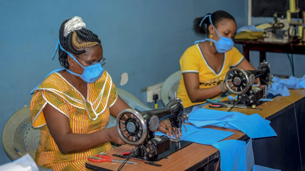 Star of Hope Tillverkning av ansiktsmasker i Kenya Mask small 1