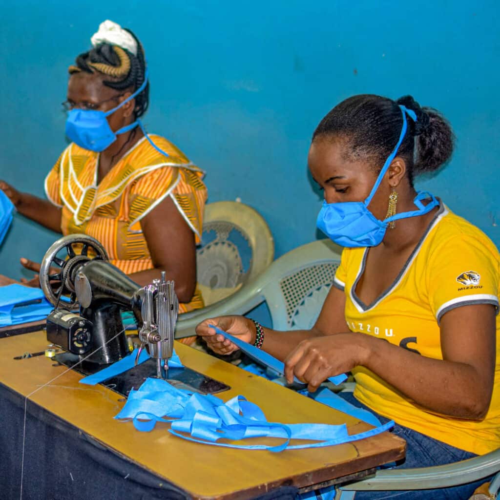 Star of Hope SE Tillverkning av ansiktsmasker i Kenya Mask small 2 kopia