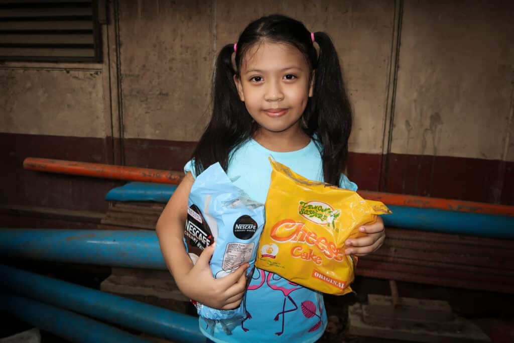 Star of hope Matutdelning i Filippinerna Taytay food small 2