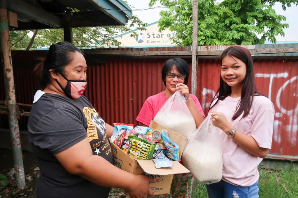 Star of hope Matutdelning i Filippinerna Taytay food small 3