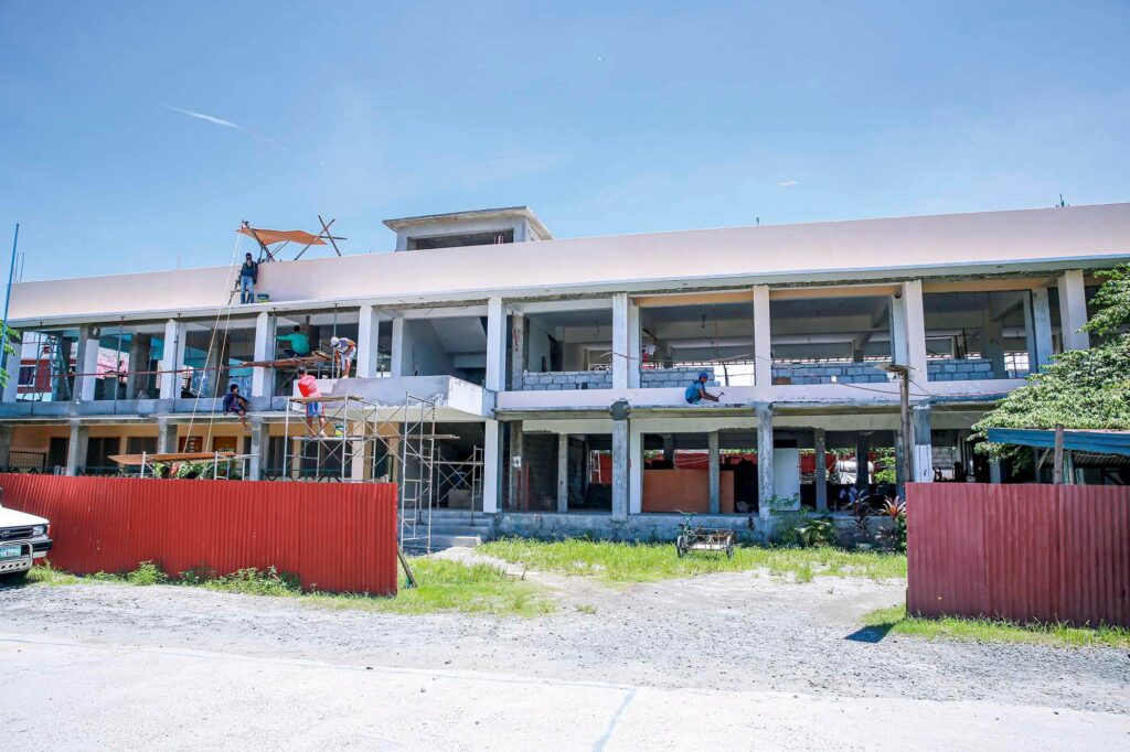 Hinner skolan bli klar i tid? 1 Star of Hope SE Hinner skolan bli klar i tid? Taytay New building June 2020 008