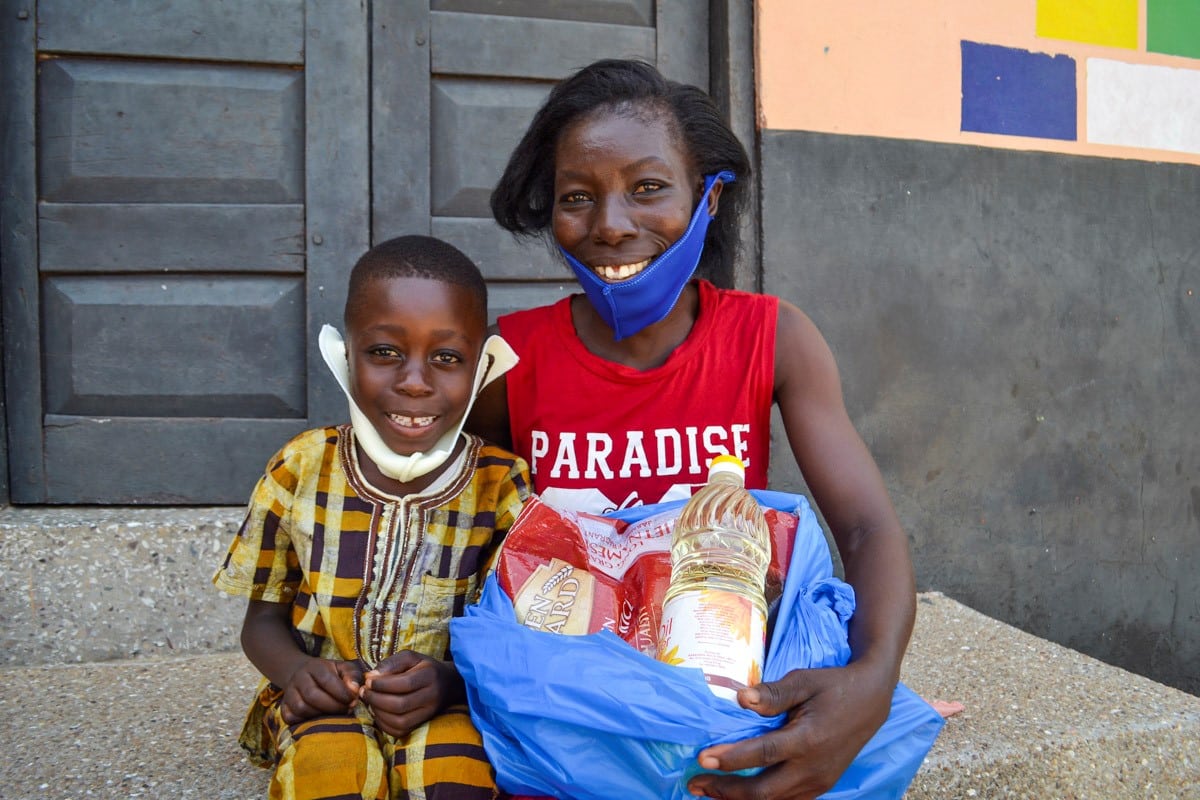 Star of hope Hälsning från Charity i Ghana rapport ghana matutdelning 1