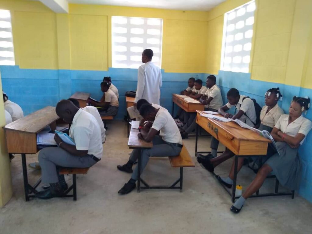 Star of Hope Kuppförsök i Haiti – flera av våra skolor stängda! PHOTO 2021 02 08 15 07 40