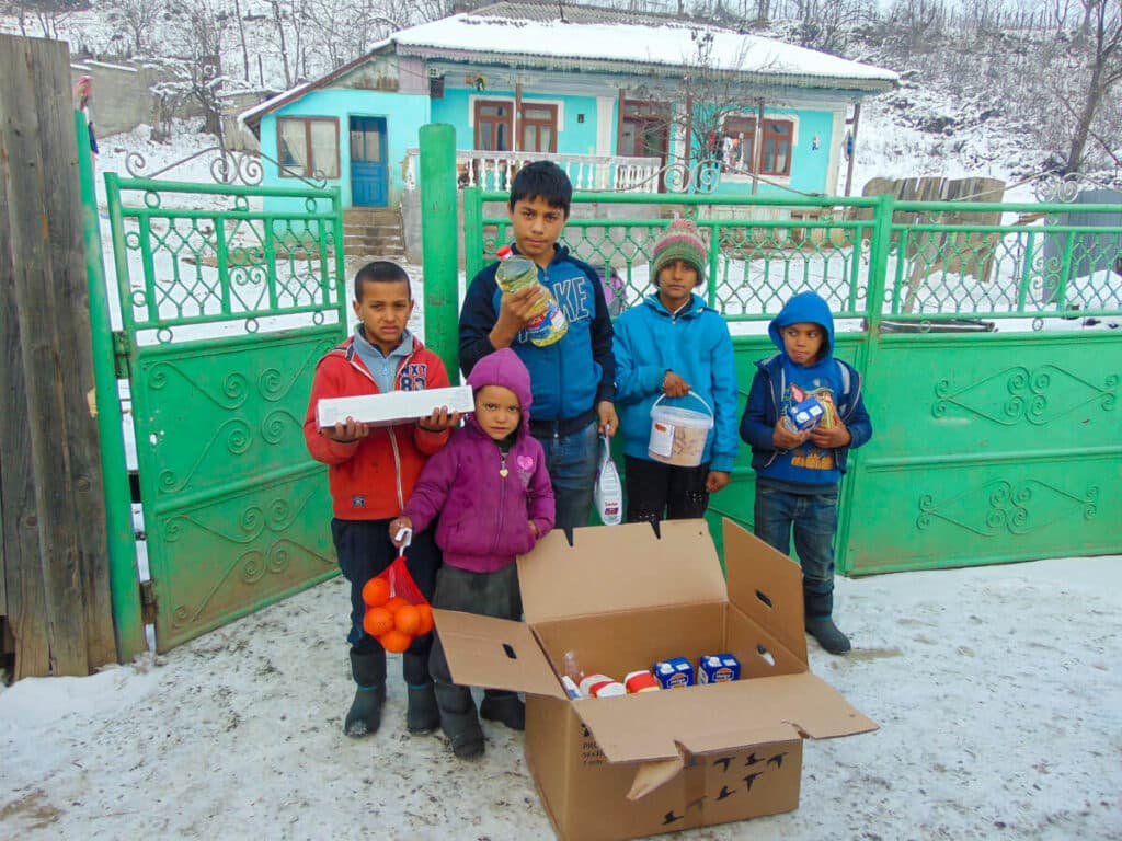 Star of Hope SE Förnödenheter utdelade i Rumänien Roma small 2