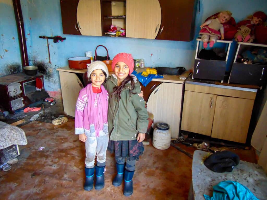 Star of Hope Förnödenheter utdelade i Rumänien Roma small 9