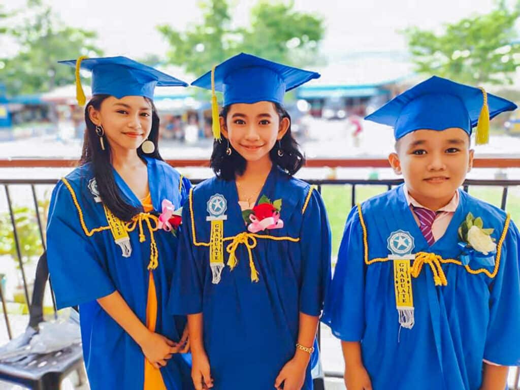 Examensfoto i Filippinerna 21 Star of Hope SE Examensfoto i Filippinerna Taytay 22