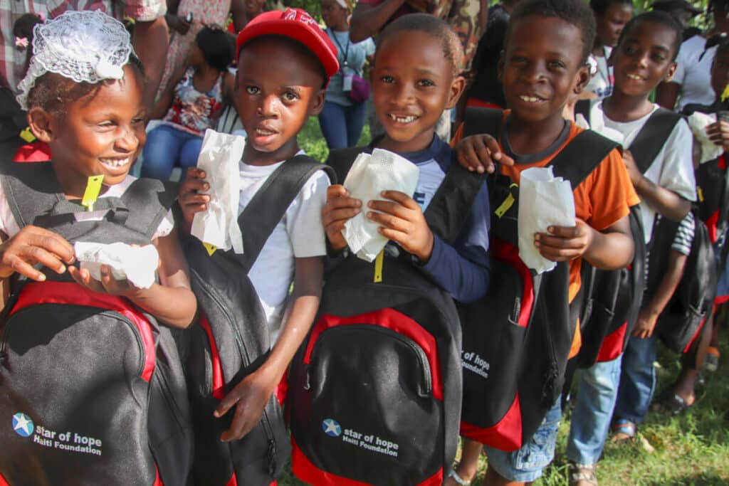 Star of Hope SE Senaste nytt: Våra skolväskor har nått barnen! School supply distribution saturday 16 October 019 kopia