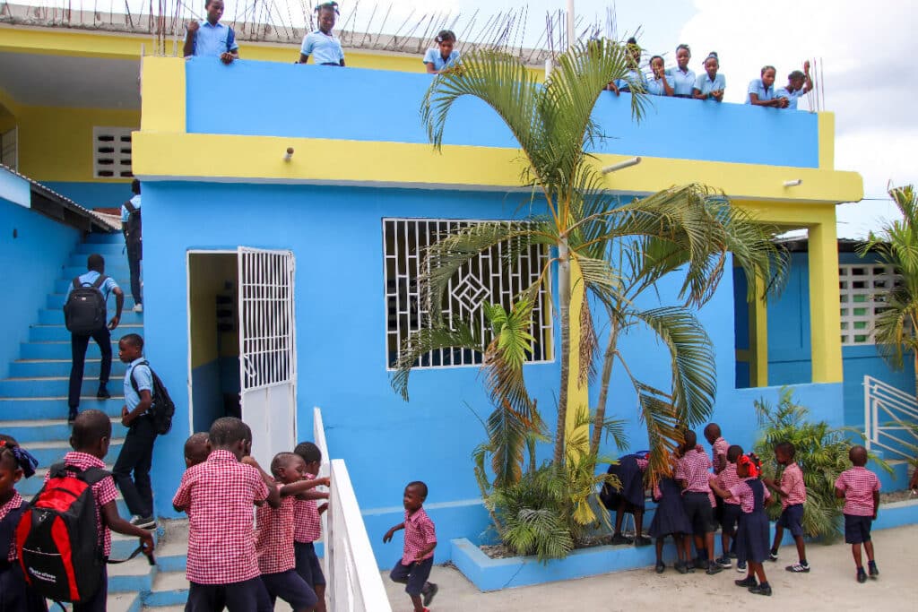 Star of Hope Tio nya klassrum i Haiti 43207