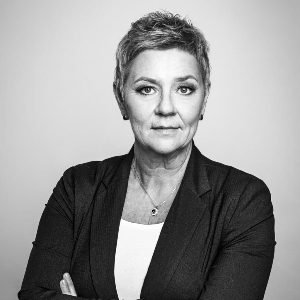 Slummens barn behöver dig! 24 Verksamhetschef Ulrika K Eriksson i kavaj.