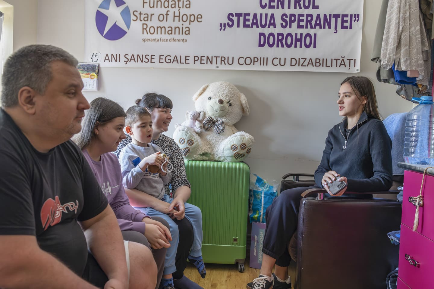 Ukrainsk familj med tolk i Rumänien
