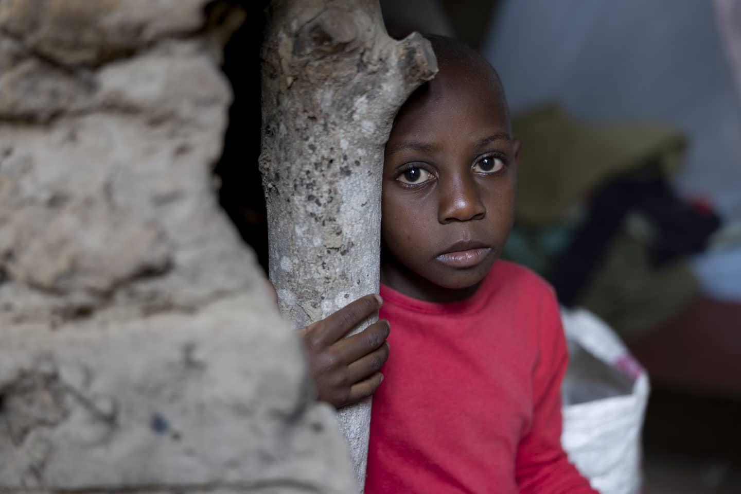 Barn i sitt hem i Kenya