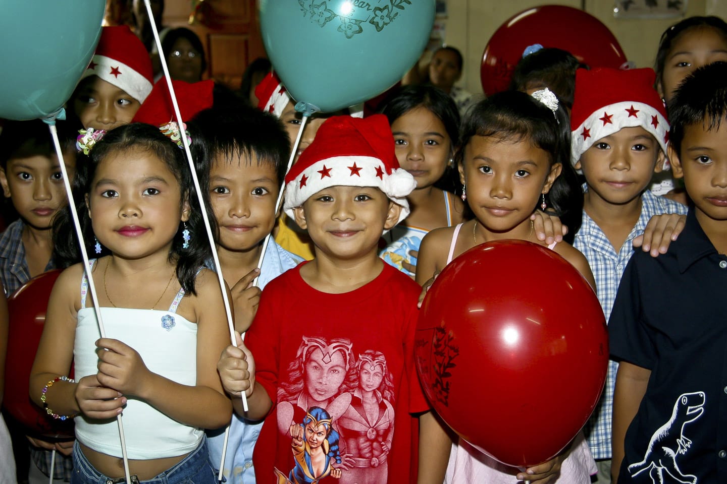 Barn på julfest i Filippinerna