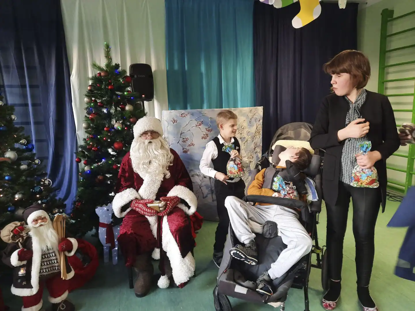 Barn på julfest i Lettland