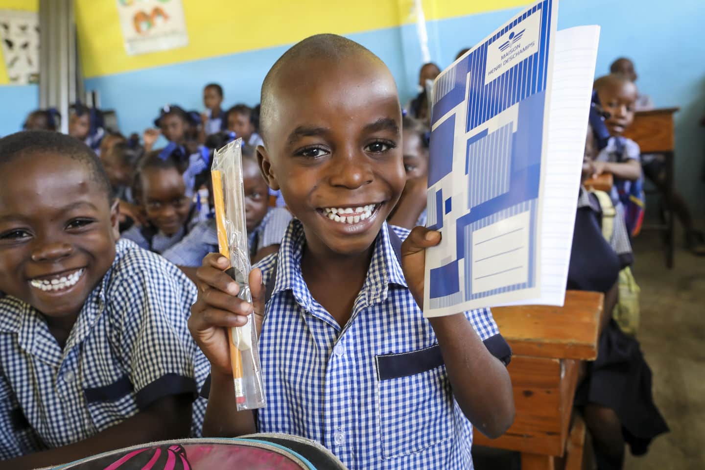 Barn i klassrum i Haiti