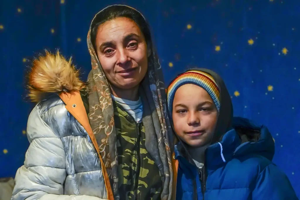 En mamma med cancersjukt barn i Rumänien