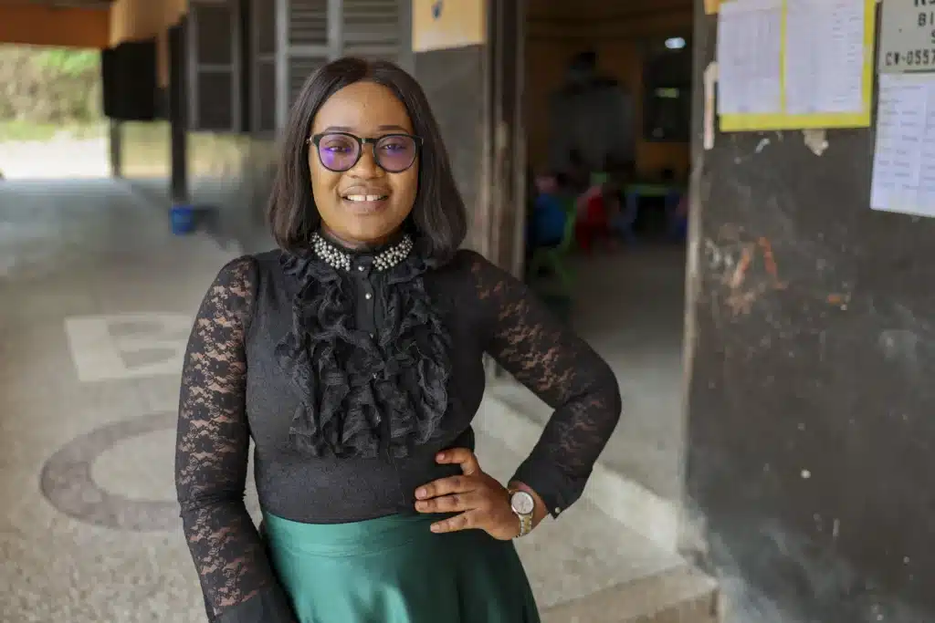 Möt Perpetual 37 Kvinna i skola i Ghana