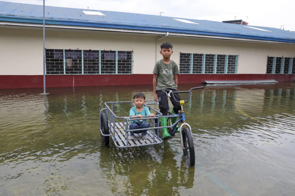 Översvämning i Filippinerna - skolan under vatten 13 Star of Hope SE Översvämning i Filippinerna - skolan under vatten liam 1 1