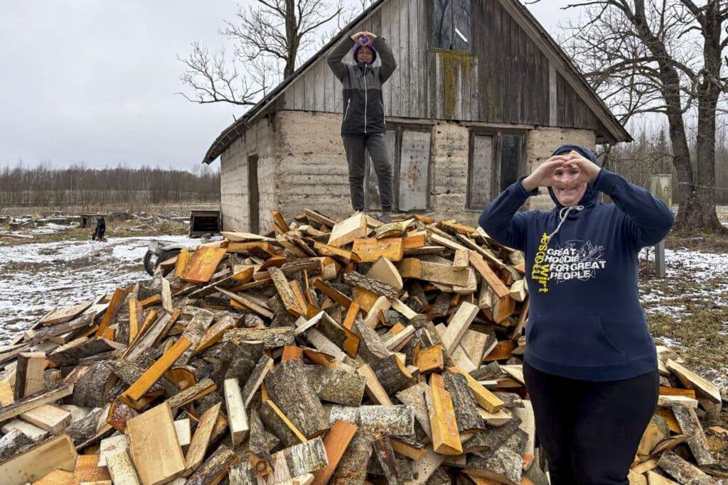 Star of Hope SE Förra årets utdelning: Ved, kläder och matpaket! Kyla 001