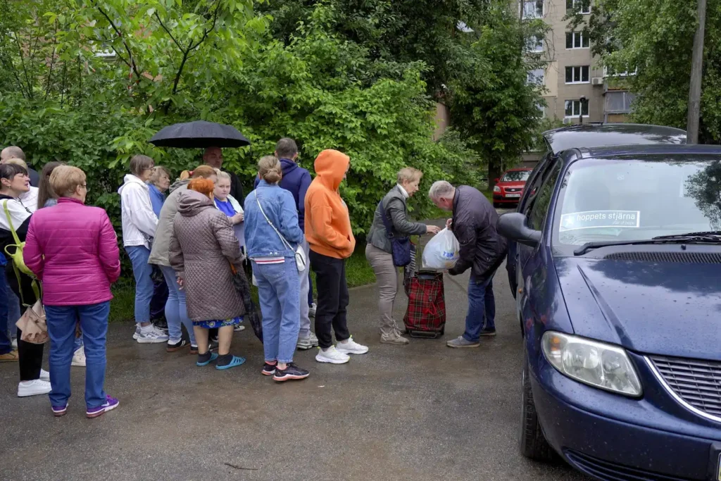 Utdelning av förnödenheter i Ukraina.