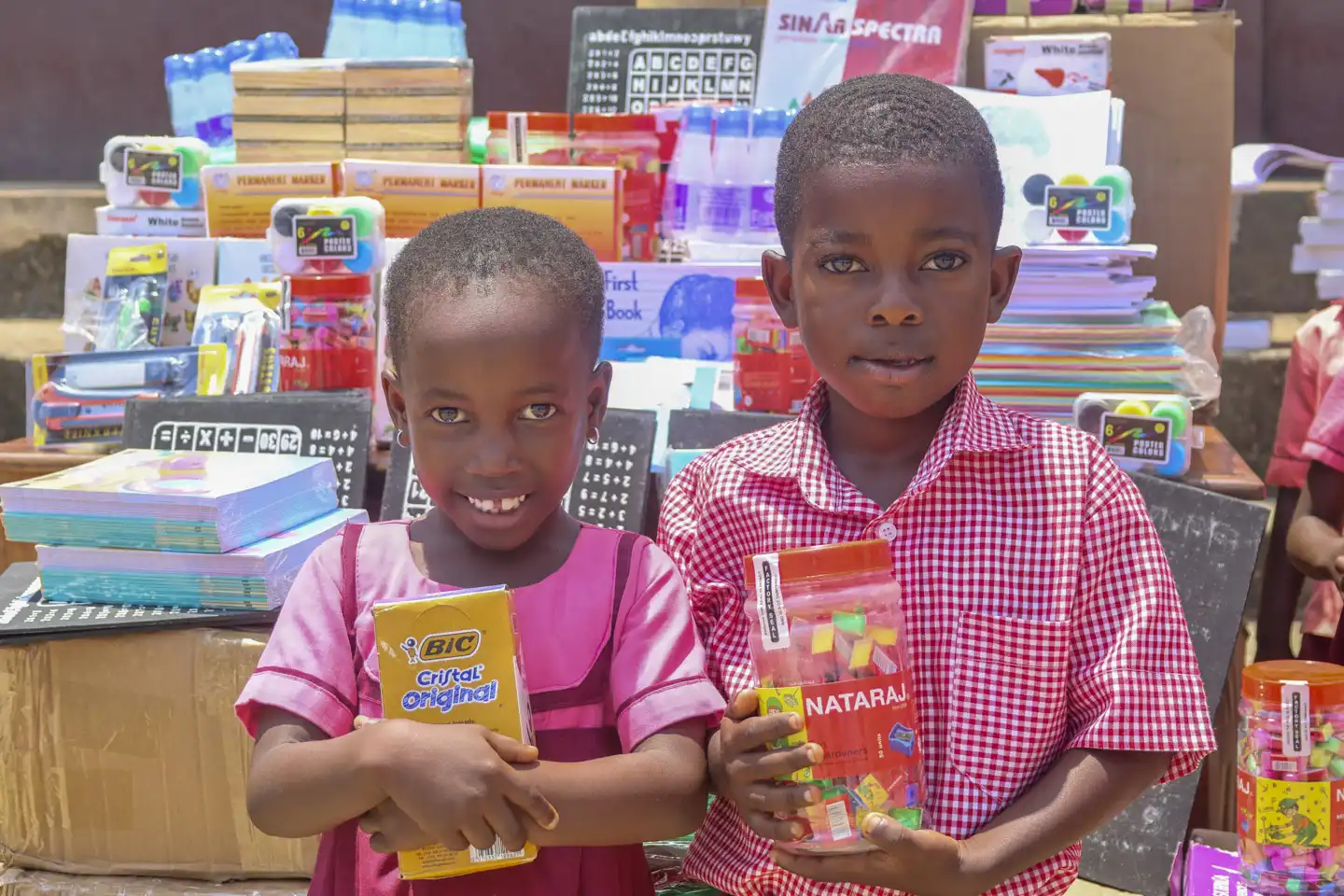 Star of Hope SE Skolstart i Ghana - Tack för ditt stöd! GHANA SCHOOL SUPPLY 5 kopiera