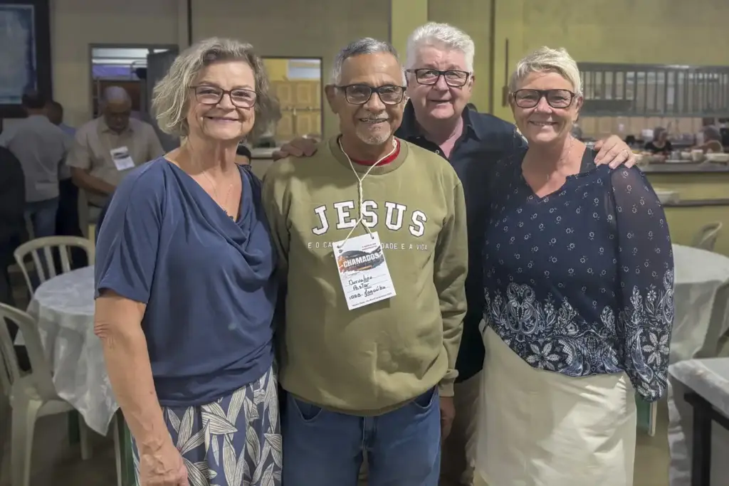 Ge en oförglömlig jul till de övergivna barnen! 1 fyra personer på kyrkomöte i brasilien