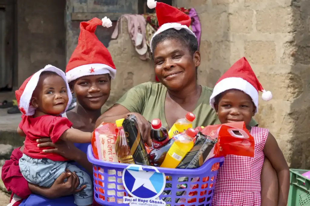 Julpaketsutdelning i Ghana