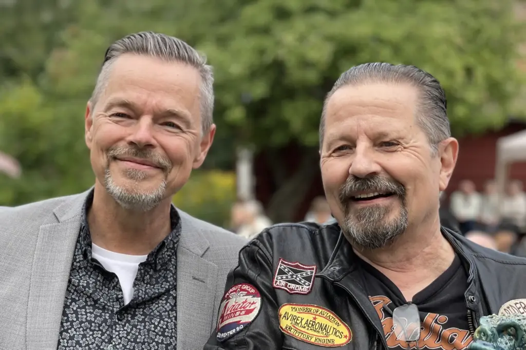 Upplev Edin-Ådahls låtskatt på scen 75 Star of Hope SE Upplev Edin-Ådahls låtskatt på scen Frank o Simon kopiera