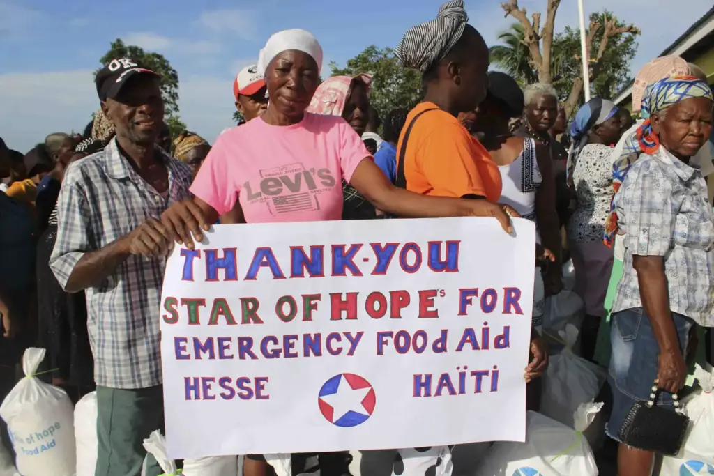 Nödpaket utdelade i Haiti! 63 Utdelning av matpaket i Haiti.