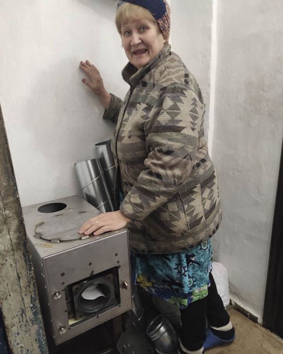 Kvinna med kamin i Ukraina