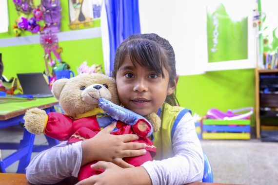 Flicka på förskola i Argentina