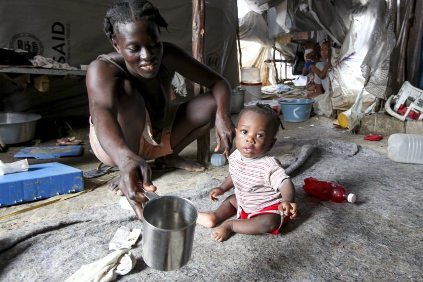 En mamma matar sitt barn i Haiti.